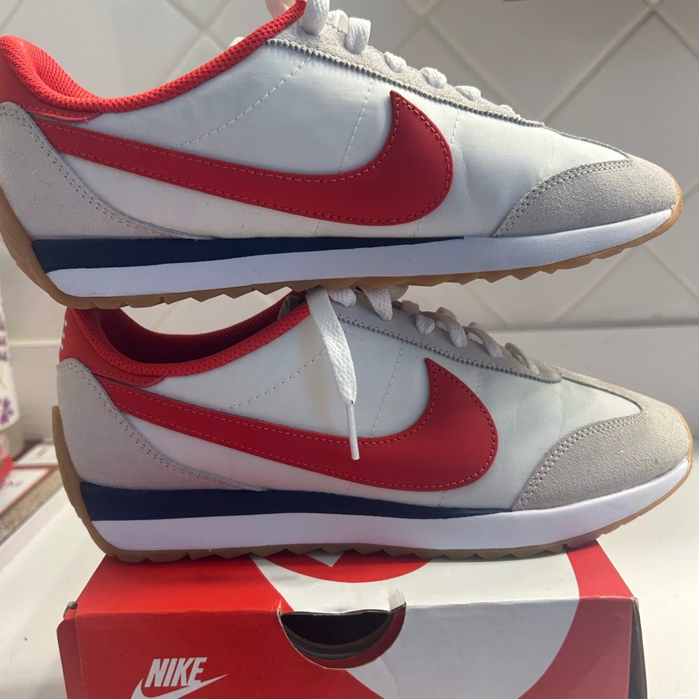Nike Pacific Sneakers LIKE NEW sz 6.5/8